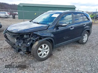 2013 Kia Sorento LX with VIN 5XYKT4A21DG333508, listed as a IAAI auction lot 41863120 with 110,219 mi miles. Bid and sale history available at carsss.com. Image 2.