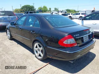 2007 Mercedes-Benz E 350 z VIN WDBUF56X87B047923, wystawiony jako IAAI lot #42216500 z przebiegiem 89 257 mil mil oraz . Historia ofert i sprzedaży dostępna na DreamBid. Obrazek 3.