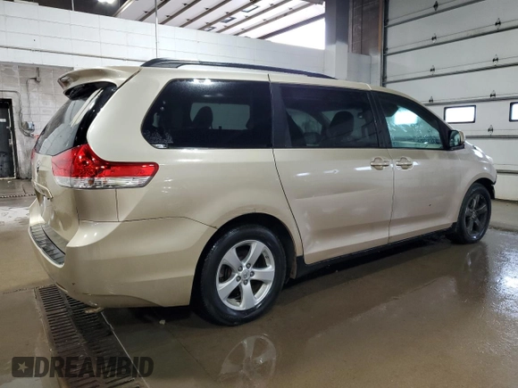 2014 Toyota Sienna LE AAS z VIN 5TDKK3DC7ES459300, wystawiony jako Copart lot #58664605 z przebiegiem 191 264 mil mil oraz Czysty tytuł • Clean title. Historia ofert i sprzedaży dostępna na DreamBid. Obrazek 3.