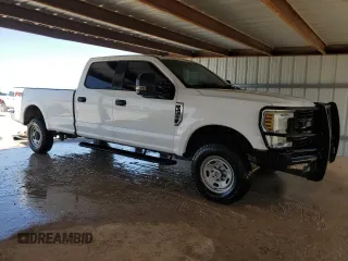 2018 Ford F-250 XL z VIN 1FT7W2B63JEC24474, wystawiony jako Copart lot #52757685 z przebiegiem 288 562 mil mil oraz Czysty tytuł • Clean title. Historia ofert i sprzedaży dostępna na DreamBid. Obrazek 4.