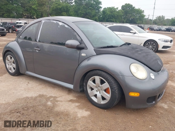 2002 Volkswagen New Beetle Coupe S with VIN 3VWFE21C42M443703, listed as a IAAI auction lot 42108981 with 219,778 mi miles. Bid and sale history available at carsss.com. Image 1.