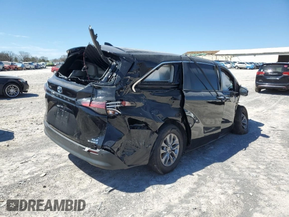 2022 Toyota Sienna XLE with VIN 5TDYRKEC8NS106689, listed as a Copart auction lot 49428235 with 115,719 mi miles and Salvage Title. Bid and sale history available at carsss.com. Image 3.