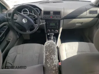 2004 Volkswagen Jetta GL z VIN 3VWRK69M94M102780, wystawiony jako Copart lot #45484585 z przebiegiem 202 009 mil mil oraz Nie do naprawy • Non repairable. Historia ofert i sprzedaży dostępna na DreamBid. Obrazek 8.