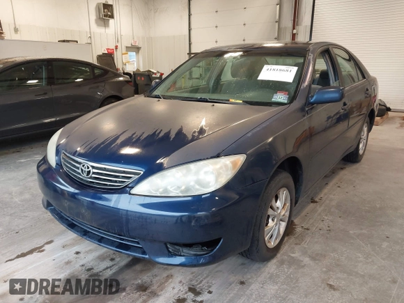 2006 Toyota Camry LE z VIN 4T1BF32K96U114356, wystawiony jako IAAI lot #41818681 z przebiegiem 171 423 mil mil oraz . Historia ofert i sprzedaży dostępna na DreamBid. Obrazek 2.