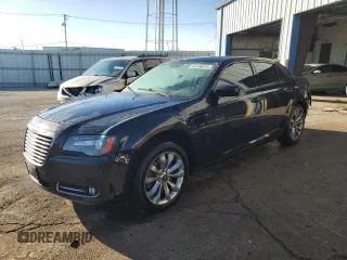 2014 Chrysler 300 S z VIN 2C3CCAGG0EH273590, wystawiony jako Copart lot #44146975 z przebiegiem 70 161 mil mil oraz Szkoda całkowita • Salvage title. Historia ofert i sprzedaży dostępna na DreamBid. Obrazek 1.
