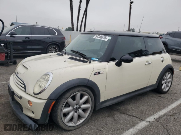 2006 MINI Hardtop S z VIN WMWRE33566TJ34940, wystawiony jako Copart lot #54348295 z przebiegiem 67 435 mil mil oraz Szkoda całkowita • Salvage title. Historia ofert i sprzedaży dostępna na DreamBid. Obrazek 1.