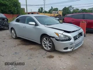 2014 Nissan Maxima S z VIN 1N4AA5AP9EC460702, wystawiony jako IAAI lot #40026567 z przebiegiem 113 045 mil mil oraz . Historia ofert i sprzedaży dostępna na DreamBid. Obrazek 1.