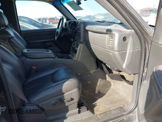 2004 Chevrolet Avalanche Z71 z VIN 3GNEK12T64G202024, wystawiony jako IAAI lot #41377032 z przebiegiem 214 844 mil mil oraz . Historia ofert i sprzedaży dostępna na DreamBid. Obrazek 5.