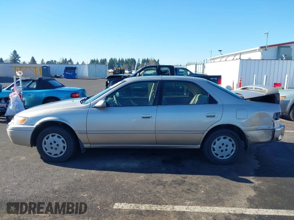 1998 Toyota Camry LE z VIN JT2BG22K3W0151088, wystawiony jako IAAI lot #41429977 z przebiegiem 435 394 mil mil oraz . Historia ofert i sprzedaży dostępna na DreamBid. Obrazek 14.