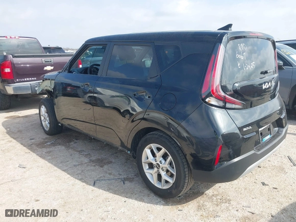 2024 Kia Soul LX with VIN KNDJ23AU7R7236067, listed as a IAAI auction lot 41520987 with 17,092 mi miles. Bid and sale history available at carsss.com. Image 3.