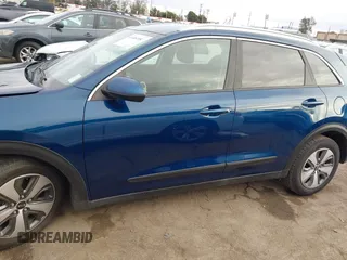 2017 Kia Niro FE with VIN KNDCB3LC1H5093432, listed as a IAAI auction lot 41464983 with 99,516 mi miles. Bid and sale history available at carsss.com. Image 14.