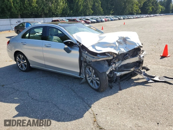 2017 Mercedes-Benz C 300 z VIN 55SWF4KB2HU188885, wystawiony jako Copart lot #59305435 z przebiegiem Nie podano mil oraz Szkoda całkowita • Salvage title. Historia ofert i sprzedaży dostępna na DreamBid. Obrazek 4.