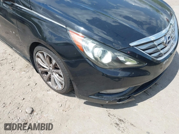 2013 Hyundai Sonata GLS with VIN 5NPEB4AC1DH555211, listed as a IAAI auction lot 42190097 with 181,000 mi miles and . Bid and sale history available at carsss.com. Image 15.