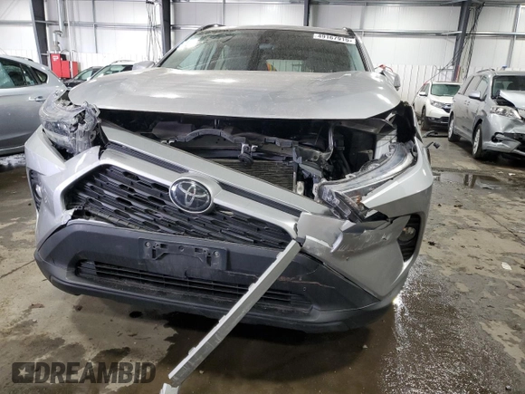 2020 Toyota RAV4 XLE with VIN 2T3P1RFV9LC101638, listed as a Copart auction lot 49167915 with 86,111 mi miles and Salvage Title. Bid and sale history available at DreamBid. Image 5.
