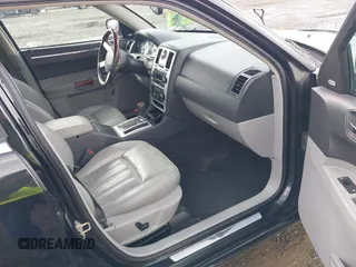 2006 Chrysler 300 C with VIN 2C3LK63H66H437280, listed as a IAAI auction lot 41615050 with 209,303 mi miles. Bid and sale history available at carsss.com. Image 5.