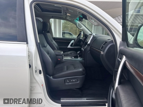 2016 Toyota Land Cruiser z VIN JTMCY7AJ4G4037285, wystawiony jako IAAI lot #42158243 z przebiegiem 195 028 mil mil oraz . Historia ofert i sprzedaży dostępna na DreamBid. Obrazek 5.