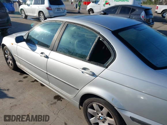 2003 BMW 3 Series 325i with VIN WBAAZ33473PH31756, listed as a IAAI auction lot 41605387 with 187,410 mi miles. Bid and sale history available at carsss.com. Image 6.