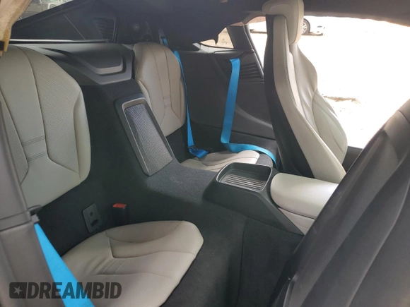 2015 BMW i8 z VIN WBY2Z2C52FV391003, wystawiony jako Copart lot #49772875 z przebiegiem Nie podano mil oraz Szkoda całkowita • Salvage title. Historia ofert i sprzedaży dostępna na DreamBid. Obrazek 10.