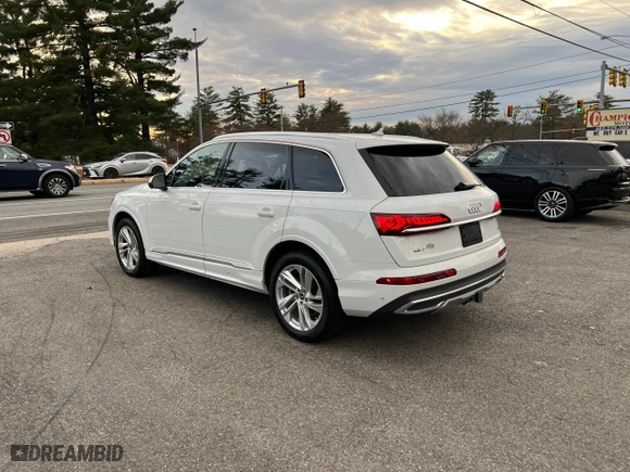 2021 Audi Q7 Premium with VIN WA1AXAF7XMD028911, listed as a Copart auction lot 86017744 with 81,815 mi miles and Clean Title. Bid and sale history available at carsss.com. Image 3.
