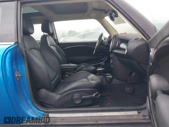2011 MINI Hardtop S with VIN WMWSV3C52BTY13289, listed as a IAAI auction lot 42648086 with Not provided miles and . Bid and sale history available at DreamBid. Image 5.