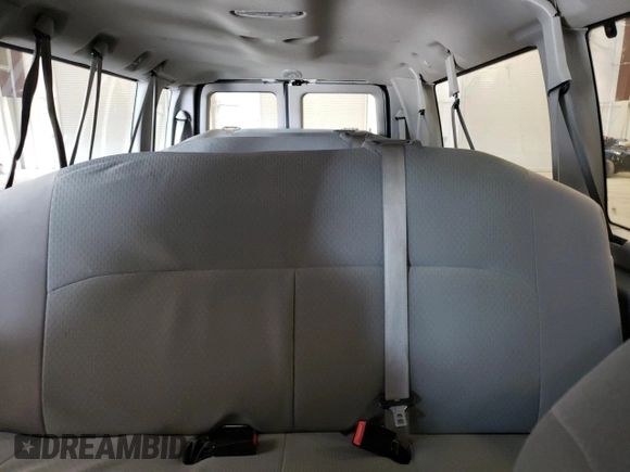 2010 Ford Econoline Passenger XL z VIN 1FBSS3BL8ADA62210, wystawiony jako Copart lot #69939574 z przebiegiem 111 593 mil mil oraz Szkoda całkowita • Salvage title. Historia ofert i sprzedaży dostępna na DreamBid. Obrazek 10.