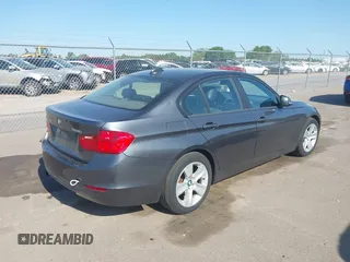 2013 BMW 3 Series 328i xDrive z VIN WBA3B5C52DF138926, wystawiony jako IAAI lot #42256316 z przebiegiem 158 240 mil mil oraz . Historia ofert i sprzedaży dostępna na DreamBid. Obrazek 4.