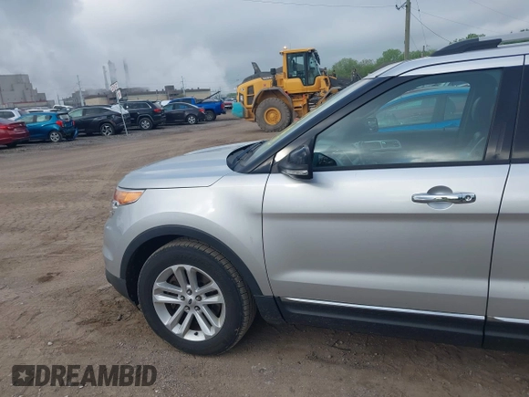 2013 Ford Explorer XLT with VIN 1FM5K7D8XDGC48662, listed as a IAAI auction lot 42182134 with 220,064 mi miles. Bid and sale history available at carsss.com. Image 14.