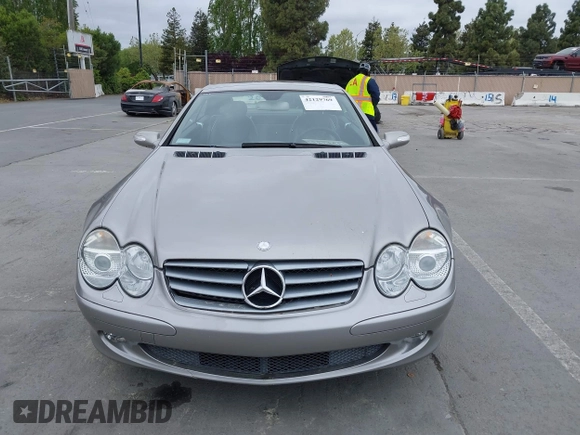2005 Mercedes-Benz SL 500 z VIN WDBSK75F75F102486, wystawiony jako IAAI lot #42129769 z przebiegiem 61 246 mil mil oraz . Historia ofert i sprzedaży dostępna na DreamBid. Obrazek 12.
