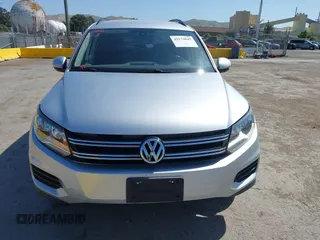 2017 Volkswagen Tiguan S z VIN WVGAV7AX5HK016877, wystawiony jako IAAI lot #42174845 z przebiegiem 99 334 mil mil oraz . Historia ofert i sprzedaży dostępna na DreamBid. Obrazek 12.