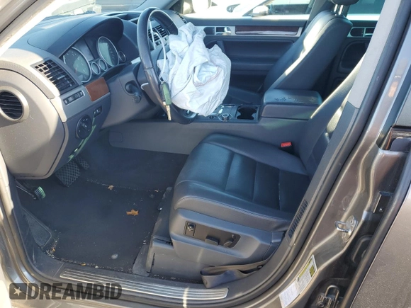 2010 Volkswagen Touareg VR6 with VIN WVGBF7A98AD001335, listed as a Copart auction lot 81735614 with 160,478 mi miles and Salvage Title. Bid and sale history available at DreamBid. Image 7.
