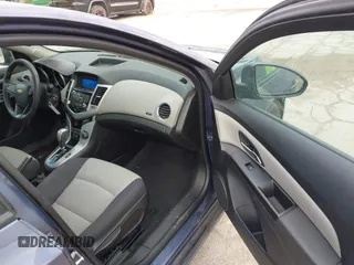2014 Chevrolet Cruze LS z VIN 1G1PA5SG0E7171051, wystawiony jako IAAI lot #41898051 z przebiegiem 114 087 mil mil oraz . Historia ofert i sprzedaży dostępna na DreamBid. Obrazek 5.