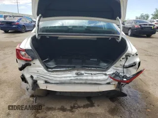 2025 Toyota Camry LE z VIN 4T1DAACKXSU031264, wystawiony jako Copart lot #57031815 z przebiegiem 19 427 mil mil oraz Nie do naprawy • Non repairable. Historia ofert i sprzedaży dostępna na DreamBid. Obrazek 6.