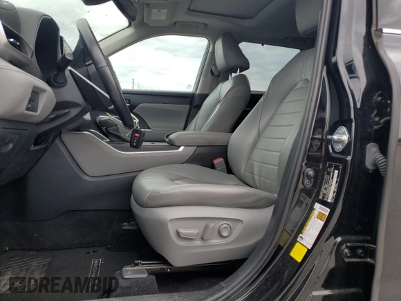 2022 Toyota Highlander XLE z VIN 5TDGZRAH4NS127982, wystawiony jako Copart lot #58969415 z przebiegiem 220 932 mil mil oraz Czysty tytuł • Clean title. Historia ofert i sprzedaży dostępna na DreamBid. Obrazek 7.