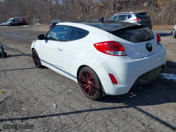 2015 Hyundai Veloster RE:FLEX with VIN KMHTC6AD9FU233378, listed as a IAAI auction lot 41428400 with 99,275 mi miles. Bid and sale history available at carsss.com. Image 3.