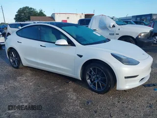 2023 Tesla Model 3 z VIN 5YJ3E1EA9PF479343, wystawiony jako IAAI lot #42547545 z przebiegiem 11 741 mil mil oraz . Historia ofert i sprzedaży dostępna na DreamBid. Obrazek 1.