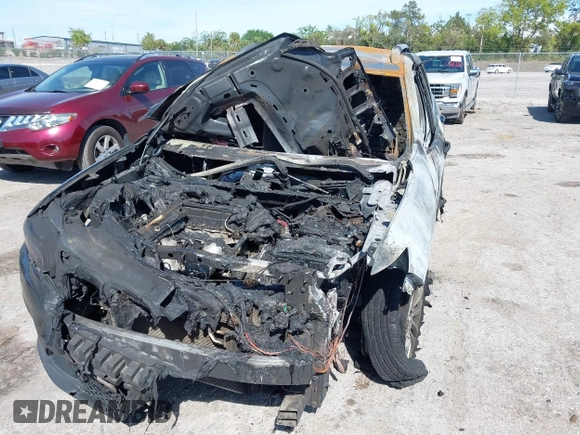 2019 Jeep Cherokee Latitude with VIN 1C4PJMCB4KD253334, listed as a IAAI auction lot 41865339 with Not provided miles and . Bid and sale history available at DreamBid. Image 6.