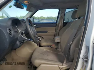 2017 Jeep Patriot Sport z VIN 1C4NJPBA5HD115599, wystawiony jako Copart lot #54739995 z przebiegiem 153 509 mil mil oraz Szkoda całkowita • Salvage title. Historia ofert i sprzedaży dostępna na DreamBid. Obrazek 7.
