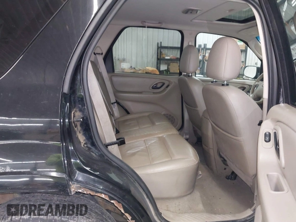 2007 Ford Escape Limited with VIN 1FMYU94187KA50511, listed as a IAAI auction lot 41460784 with 161,946 mi miles. Bid and sale history available at carsss.com. Image 8.