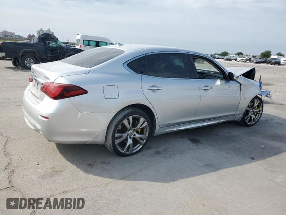 2015 Infiniti Q70 z VIN JN1BY1PR5FM832000, wystawiony jako Copart lot #56699885 z przebiegiem Nie podano mil oraz Szkoda całkowita • Salvage title. Historia ofert i sprzedaży dostępna na DreamBid. Obrazek 3.
