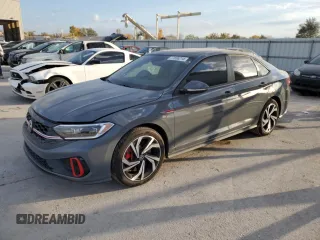 2024 Volkswagen Jetta GLI Autobahn z VIN 3VW2T7BU7RM070448, wystawiony jako Copart lot #87298324 z przebiegiem 3 991 mil mil oraz Szkoda całkowita • Salvage title. Historia ofert i sprzedaży dostępna na DreamBid. Obrazek 1.
