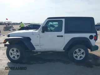 2020 Jeep Wrangler Sport S с VIN 1C4GJXAG3LW275413, выставлен на аукционе IAAI как лот 41884921 с пробегом 63 727 миль миль и . История ставок и продаж доступна на DreamBid. Изображение 15.