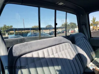 1990 GMC Sierra 2500 z VIN 1GTGK24K9LE552815, wystawiony jako Copart lot #76828874 z przebiegiem 211 977 mil mil oraz Szkody całkowita. Historia ofert i sprzedaży dostępna na DreamBid. Obrazek 10.