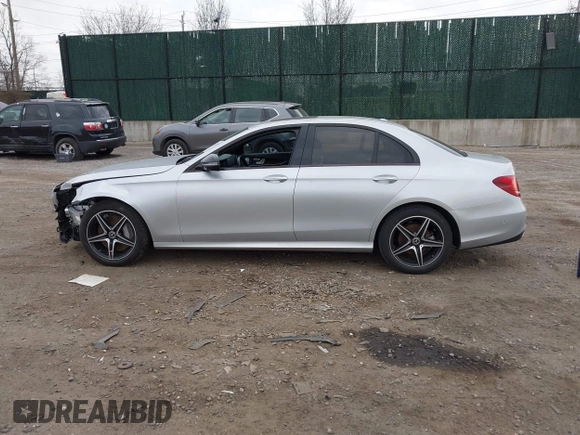 2018 Mercedes-Benz E with VIN WDDZF4KBXJA437064, listed as a IAAI auction lot 41902236 with 47,657 mi miles. Bid and sale history available at carsss.com. Image 14.