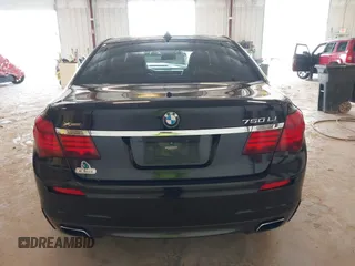 2015 BMW 7 Series 750Li xDrive z VIN WBAYF8C52FD655184, wystawiony jako IAAI lot #42200546 z przebiegiem 102 555 mil mil oraz . Historia ofert i sprzedaży dostępna na DreamBid. Obrazek 16.