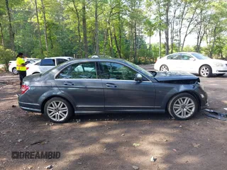 2008 Mercedes-Benz C 300 Sport z VIN WDDGF54X98F082178, wystawiony jako IAAI lot #42269975 z przebiegiem 133 659 mil mil oraz . Historia ofert i sprzedaży dostępna na DreamBid. Obrazek 13.