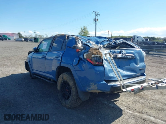 2018 Toyota 4Runner SR5 with VIN JTEBU5JR2J5555619, listed as a IAAI auction lot 42045308 with 103,812 mi miles. Bid and sale history available at carsss.com. Image 3.