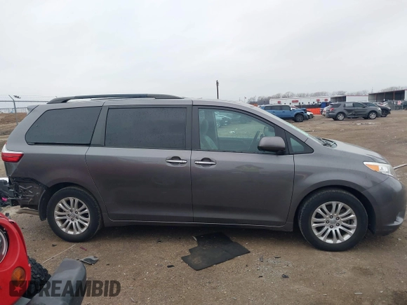 2016 Toyota Sienna XLE with VIN 5TDYK3DC8GS704330, listed as a IAAI auction lot 41586880 with 84,065 mi miles. Bid and sale history available at carsss.com. Image 14.
