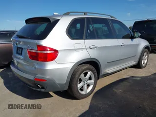 2008 BMW X5 3.0si z VIN 5UXFE43598L002171, wystawiony jako IAAI lot #42385920 z przebiegiem 234 795 mil mil oraz . Historia ofert i sprzedaży dostępna na DreamBid. Obrazek 4.