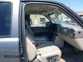 2000 Chevrolet Suburban LS with VIN 3GNFK16T3YG150971, listed as a IAAI auction lot 42333901 with 221,712 mi miles and . Bid and sale history available at DreamBid. Image 5.