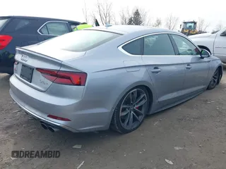 2019 Audi S5 Sportback Prestige z VIN WAUC4CF55KA011706, wystawiony jako IAAI lot #40804401 z przebiegiem 103 817 mil mil oraz . Historia ofert i sprzedaży dostępna na DreamBid. Obrazek 4.